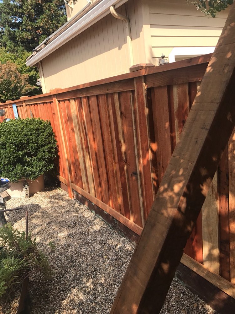 an image of Roseville redwood fence