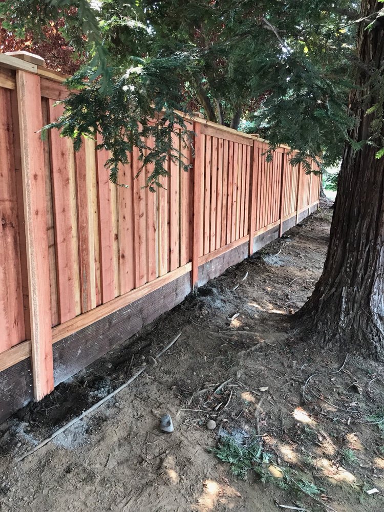 this is a picture of redwood fence in Roseville, CA